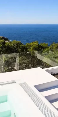 Exquisite Luxury Villa with Panoramic Sea Views and Rental License in Cala Moli