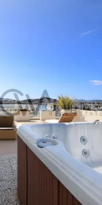 Magnificent penthouse apartment in exclusive Talamanca location