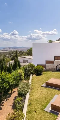 Moderne villa is located in the popular urbanization of Can Furnet