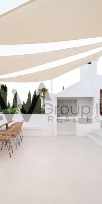 Recently renovated town villa with rental license, 5 minutes from Ibiza Town