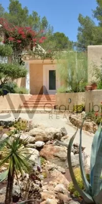 Beautiful villa with natural garden and fabulous privacy
