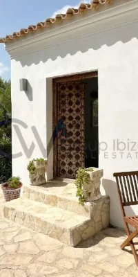 Exquisite Renovated Villa with Self-Sufficiency Near Santa Gertrudis – Available for Sale
