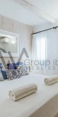 Fantastic luxury property in the exclusive area of Porroig with tourist license