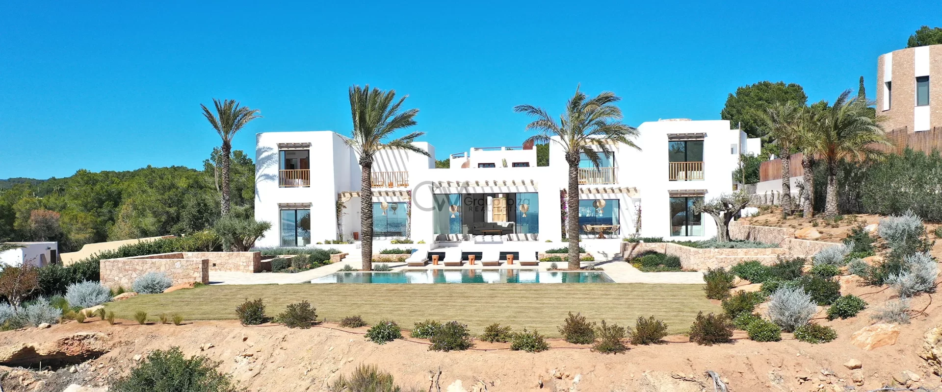 Wonderful frontline villa in San Carlos de Ibiza