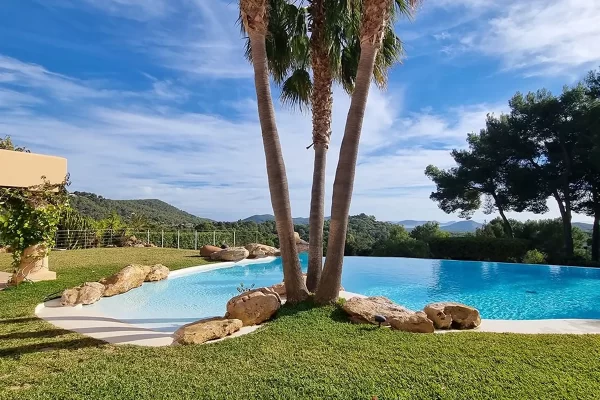 Ontdek onze vakantiewoningen met zwembad in Ibiza