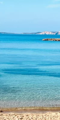 Ruhige Strandresidenz in der Nähe von Cala Gració mit spektakulärer Aussicht