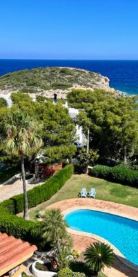 Luxe villa met zeezicht, tennisbaan en zwembad in Portinatx, Ibiza
