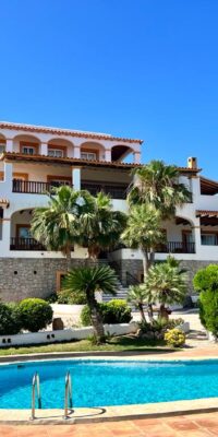 Villa di lusso con vista sul mare, campo da tennis e piscina a Portinatx, Ibiza