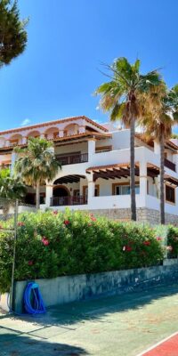 Luxusvilla mit Meerblick, Tennisplatz und Swimmingpool in Portinatx, Ibiza