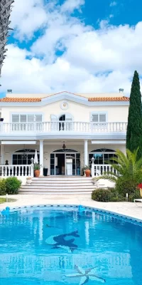 Tranquil andalusian-style villa for sale in San Carlos